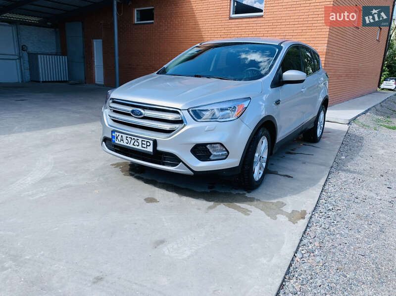 Позашляховик / Кросовер Ford Escape 2017 в Ромнах