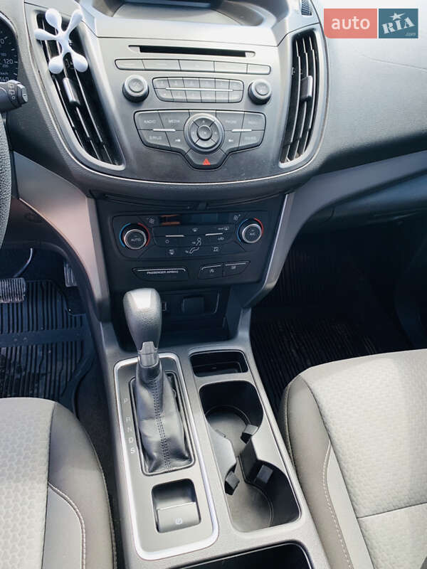 Позашляховик / Кросовер Ford Escape 2017 в Ромнах