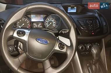 Позашляховик / Кросовер Ford Escape 2015 в 
