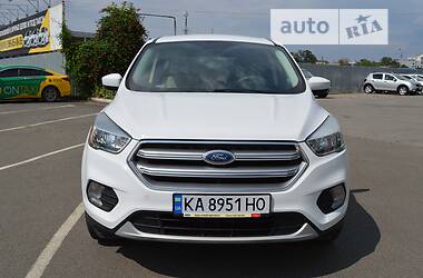 Внедорожник / Кроссовер Ford Escape 2016 в 