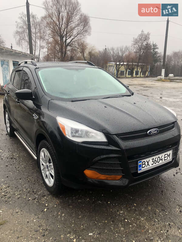 Внедорожник / Кроссовер Ford Escape 2016 в Городке