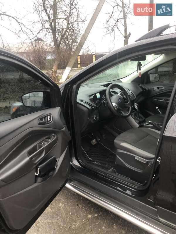 Внедорожник / Кроссовер Ford Escape 2016 в Городке