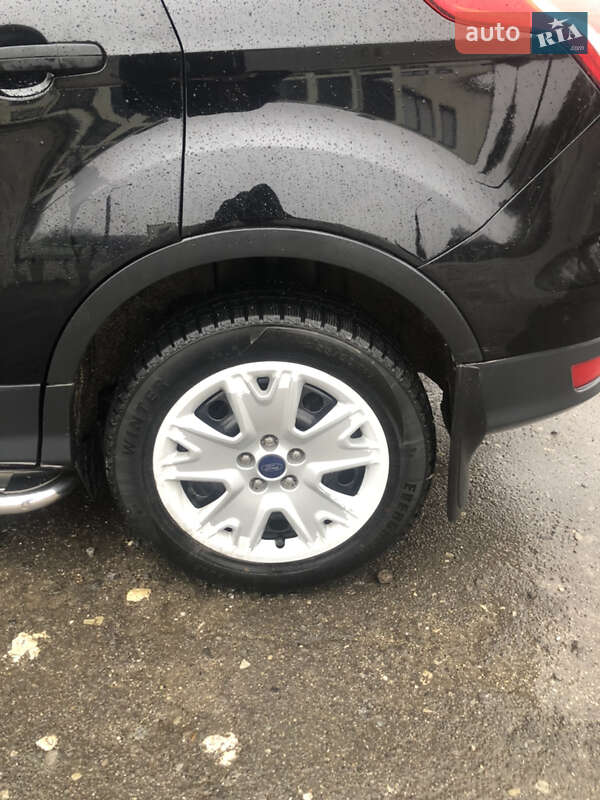 Внедорожник / Кроссовер Ford Escape 2016 в Городке