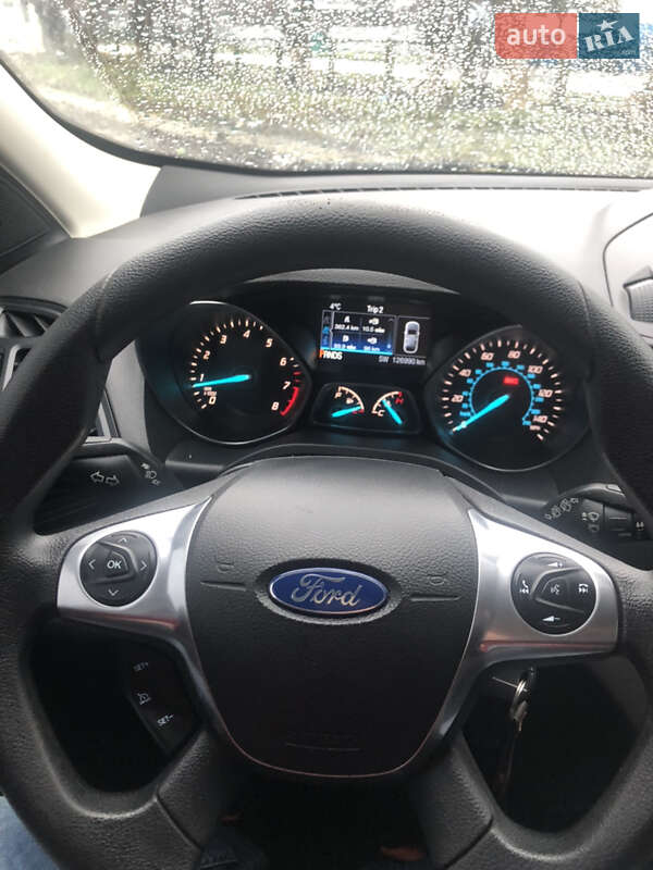 Внедорожник / Кроссовер Ford Escape 2016 в Городке