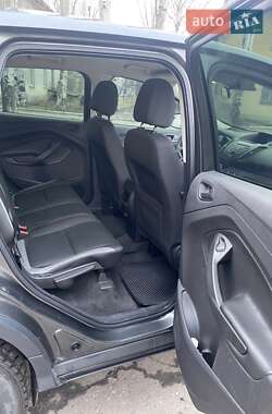 Внедорожник / Кроссовер Ford Escape 2015 в 
