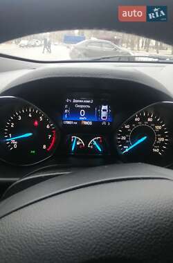 Внедорожник / Кроссовер Ford Escape 2016 в 