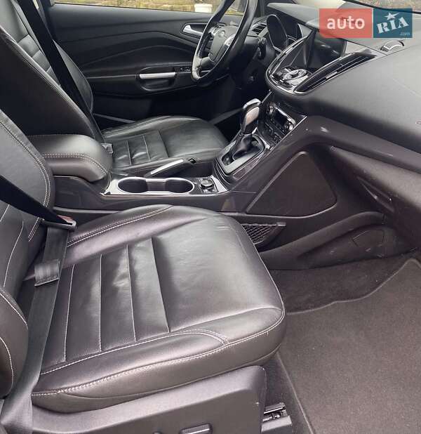 Внедорожник / Кроссовер Ford Escape 2015 в Сокирянах