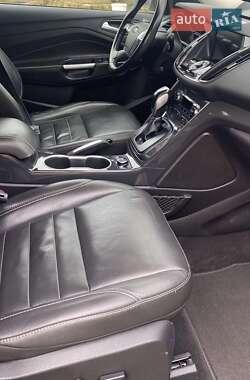 Внедорожник / Кроссовер Ford Escape 2015 в 