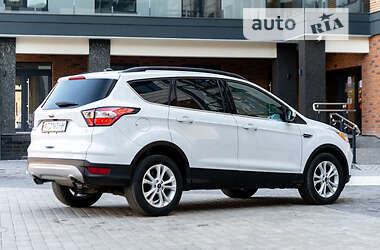 Позашляховик / Кросовер Ford Escape 2018 в 