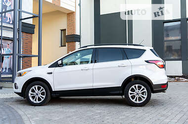 Позашляховик / Кросовер Ford Escape 2018 в 