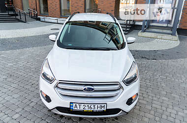 Позашляховик / Кросовер Ford Escape 2018 в 