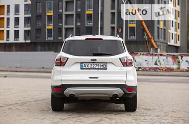 Внедорожник / Кроссовер Ford Escape 2016 в 