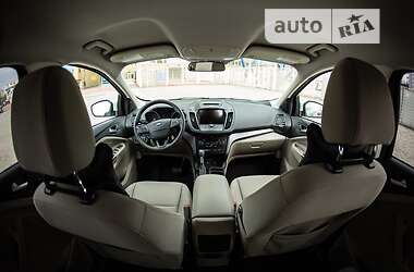 Внедорожник / Кроссовер Ford Escape 2016 в 