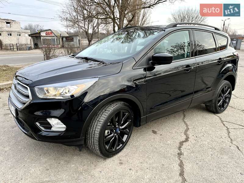 Внедорожник / Кроссовер Ford Escape 2017 в Запорожье