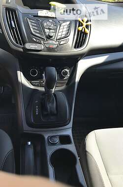 Внедорожник / Кроссовер Ford Escape 2014 в 