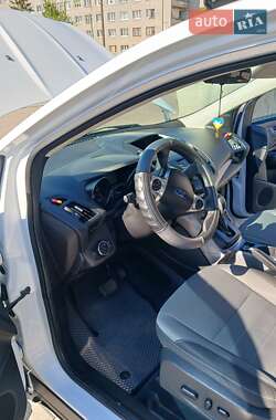 Внедорожник / Кроссовер Ford Escape 2014 в 