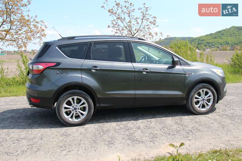 Позашляховик / Кросовер Ford Escape 2017 в Кременці