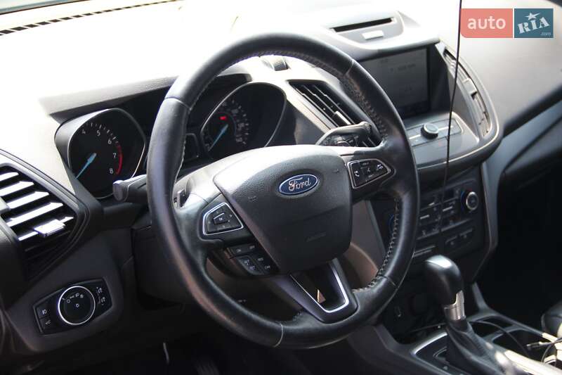 Позашляховик / Кросовер Ford Escape 2017 в Кременці