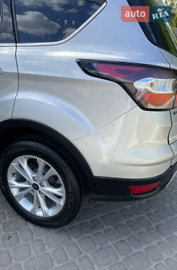 Внедорожник / Кроссовер Ford Escape 2019 в 