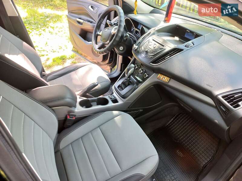 Внедорожник / Кроссовер Ford Escape 2015 в Черкассах