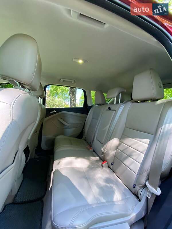 Внедорожник / Кроссовер Ford Escape 2015 в Нововолынске