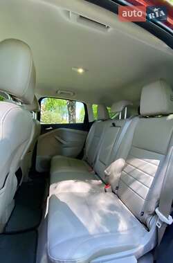 Внедорожник / Кроссовер Ford Escape 2015 в 