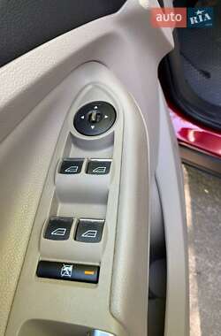 Внедорожник / Кроссовер Ford Escape 2015 в 