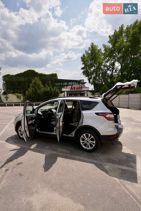 Внедорожник / Кроссовер Ford Escape 2018 в Кременчуге