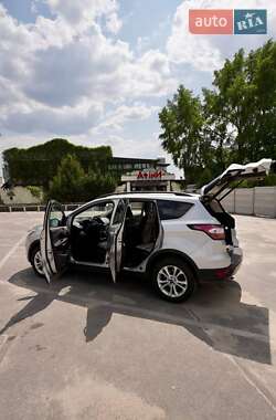Позашляховик / Кросовер Ford Escape 2018 в 