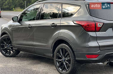 Внедорожник / Кроссовер Ford Escape 2019 в 