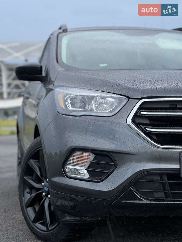 Внедорожник / Кроссовер Ford Escape 2019 в Рени