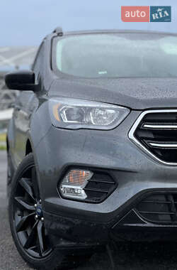 Внедорожник / Кроссовер Ford Escape 2019 в 
