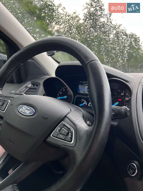 Внедорожник / Кроссовер Ford Escape 2019 в Рени