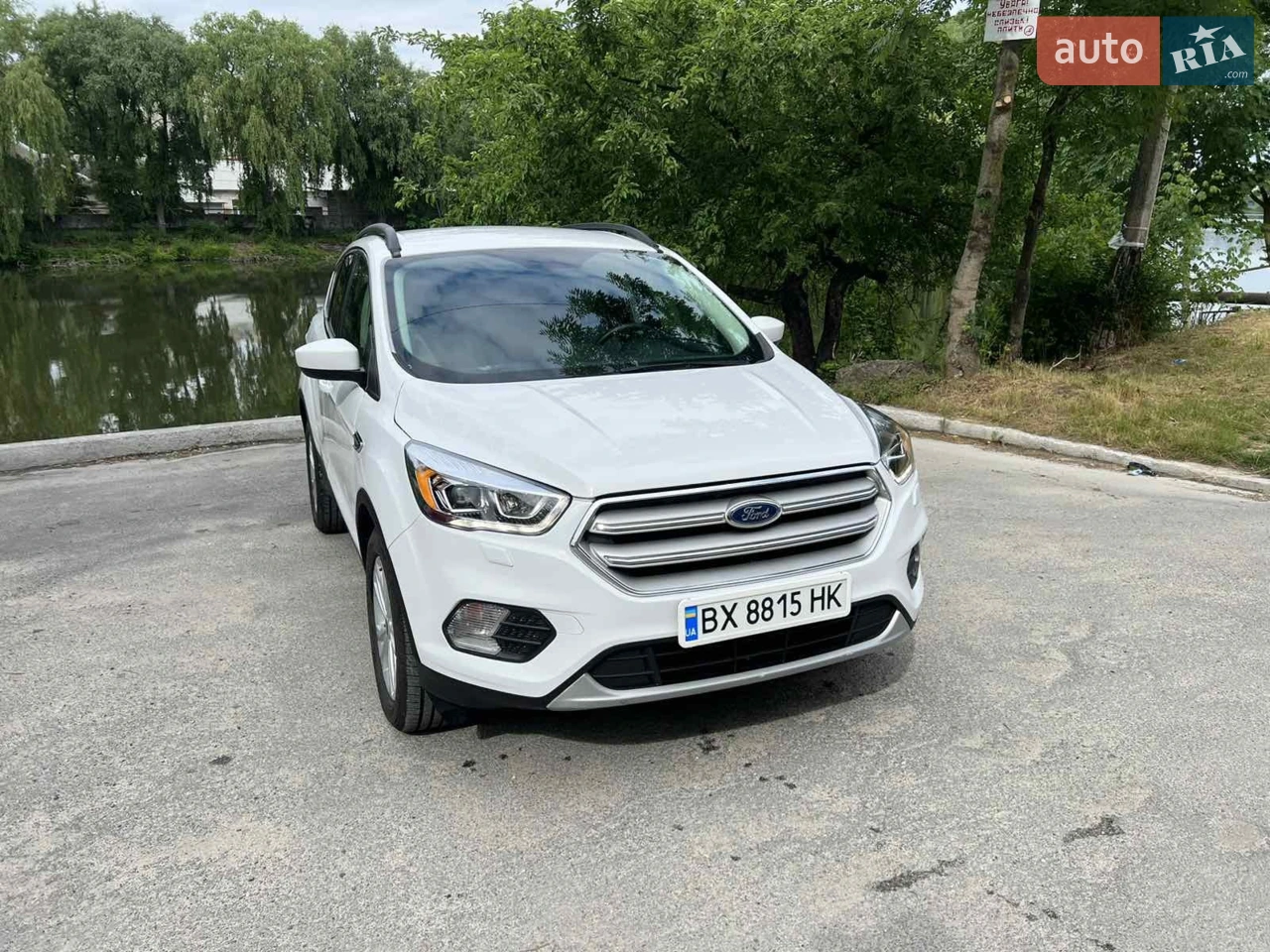 Продам хороше авто , з мінімальними пошкодженнями . В хорошій комплектації , на хороших дисках і резині. Красивий білий колір і світлий кожаний салон.