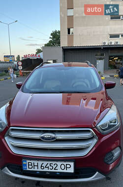 Внедорожник / Кроссовер Ford Escape 2017 в 