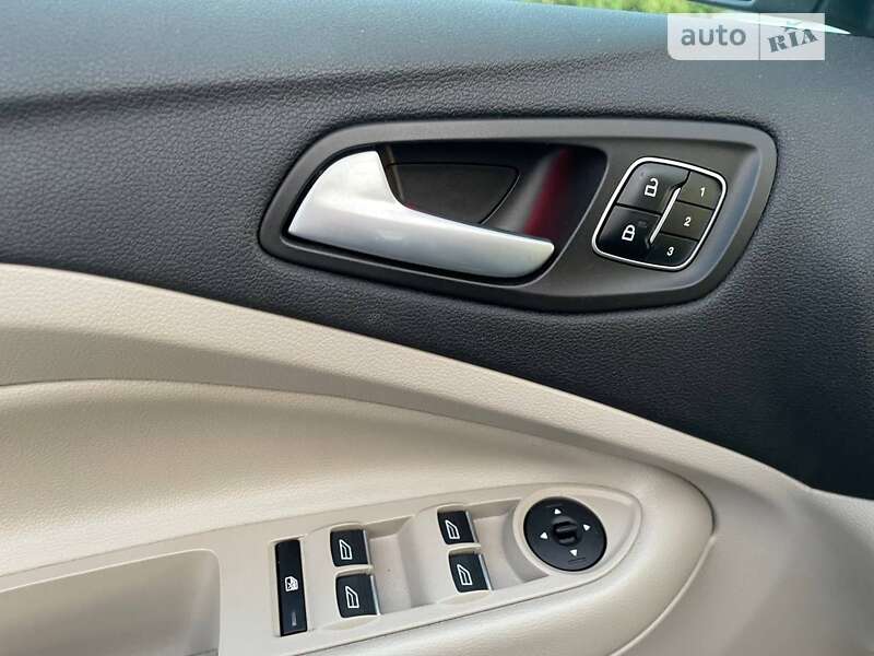 Позашляховик / Кросовер Ford Escape 2016 в Києві