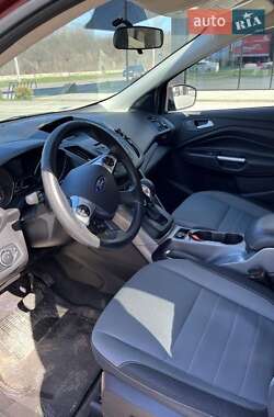 Внедорожник / Кроссовер Ford Escape 2015 в 