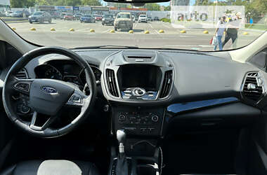 Внедорожник / Кроссовер Ford Escape 2016 в 