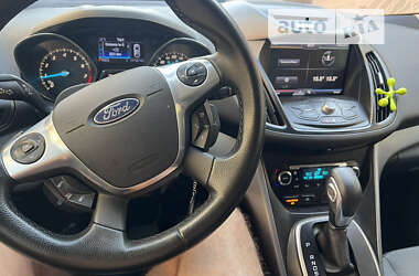 Внедорожник / Кроссовер Ford Escape 2012 в 