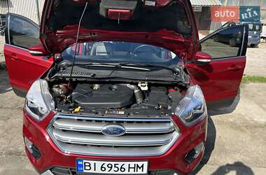 Внедорожник / Кроссовер Ford Escape 2016 в 
