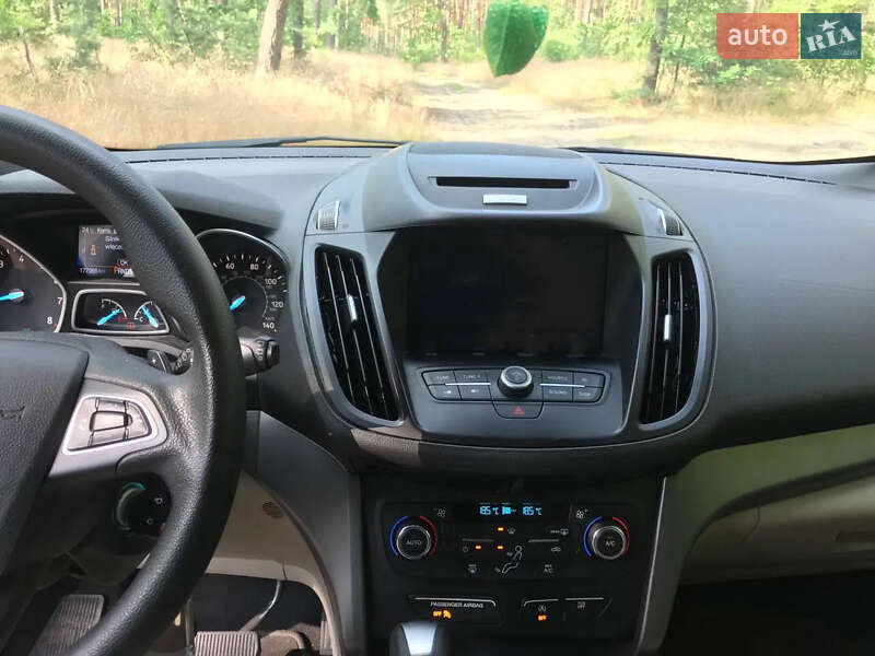 Внедорожник / Кроссовер Ford Escape 2017 в Львове