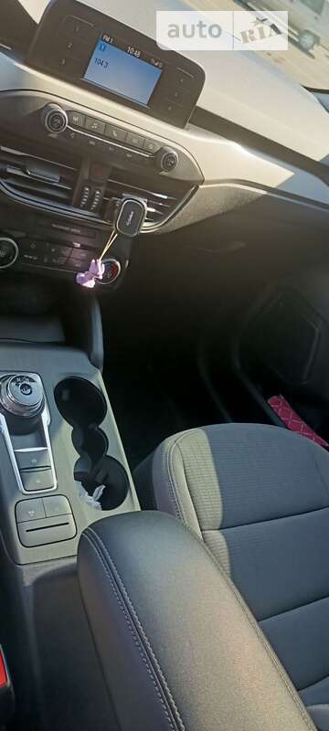 Внедорожник / Кроссовер Ford Escape 2021 в Кривом Роге