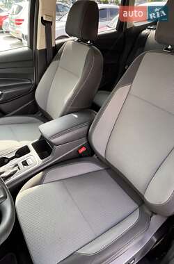 Внедорожник / Кроссовер Ford Escape 2017 в 