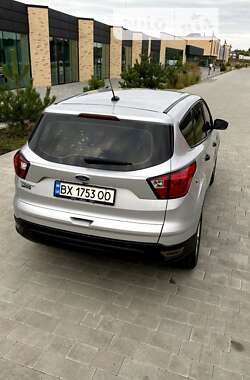 Внедорожник / Кроссовер Ford Escape 2018 в 
