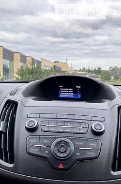 Внедорожник / Кроссовер Ford Escape 2018 в 