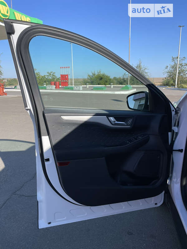 Внедорожник / Кроссовер Ford Escape 2019 в Южном