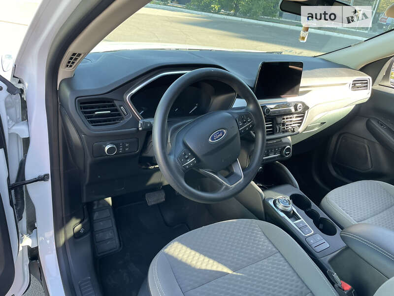 Внедорожник / Кроссовер Ford Escape 2019 в Южном