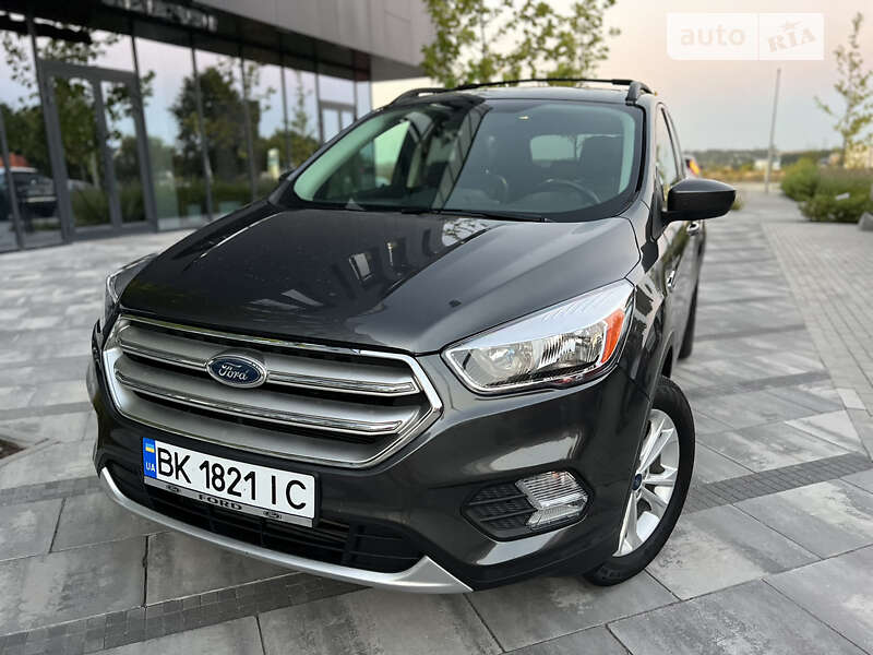 Внедорожник / Кроссовер Ford Escape 2019 в 