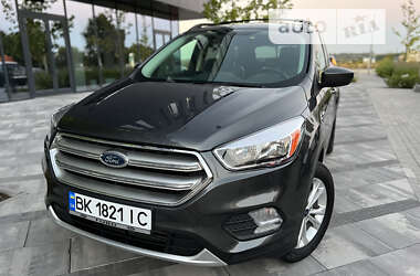 Внедорожник / Кроссовер Ford Escape 2019 в 