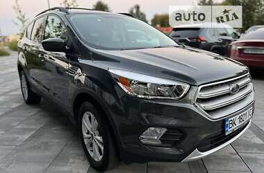Внедорожник / Кроссовер Ford Escape 2019 в 